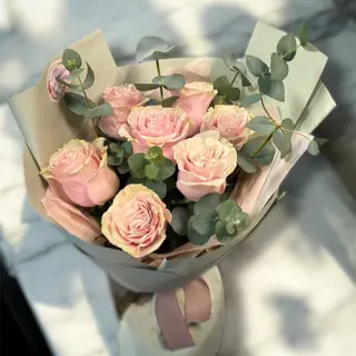 7 trandafiri roz