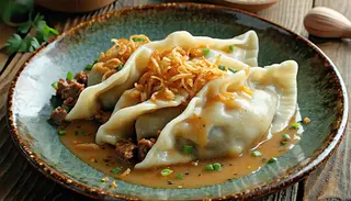 Pierogi 7 szt. z mięsem i surówką