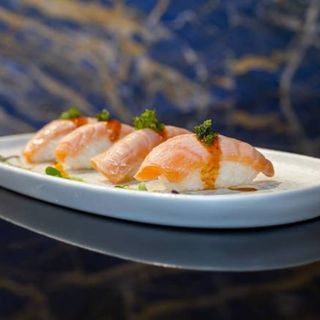 Nigiri de Salmón (2 unidades)