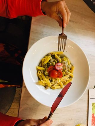 Bezglutenowe Penne z polędwiczką wieprzową w sosie borowikowym