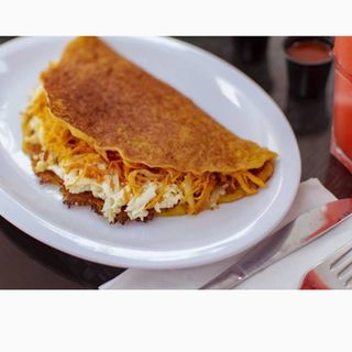 Cachapa pollo y queso blanco 