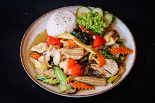 Filet Gà Xào Rau