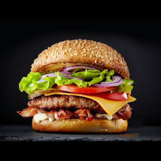 Hambúrguer de frango com ovo 