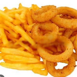 Calamares con patatas y salsa