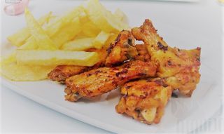 Alitas De Pollo Con Patatas Fritas normal