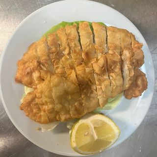 Pollo impanato fritto con mandorle