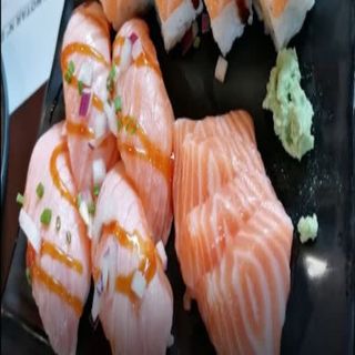 110. Sashimi De Salmón (4 Uds.) 