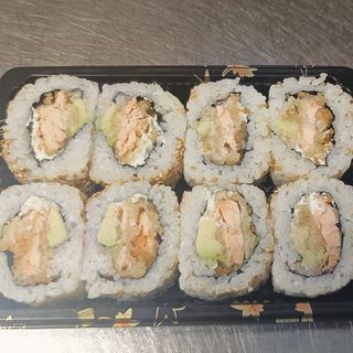 U41 uramaki con salmone fritto 