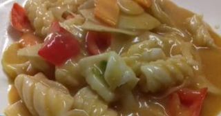 817A Calamari con curry rosso thai