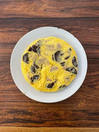 Tortilla de butifarra blanca y negra