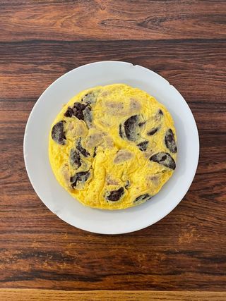 Tortilla de butifarra blanca y negra