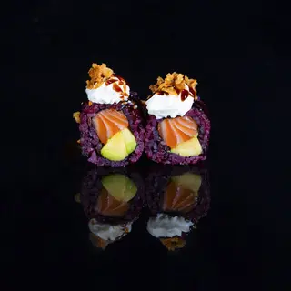 329. Ura Black Salmón Con Aguacate (8 Uds.)