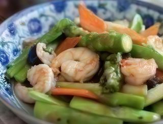 66. Espárragos Con Gambas