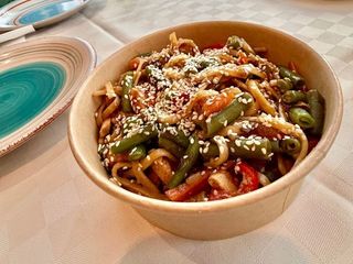 Локшина удон з куркою та овочами (350g)