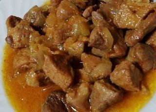 52. Пържено свинско с лук (700г)