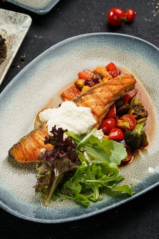 Стейк из лосося с рататуем (350г)