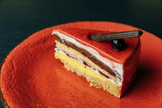 Šumsko voće torta komad