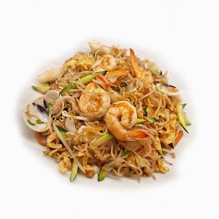 48. Spaghetti di riso saltati con misto mare alla cambogiana