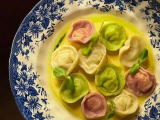 Пельмені з індичкою та соусом чедер