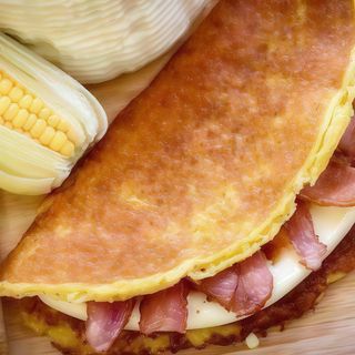 Cachapa De Queso De Mano Jamón Dulce Y Bacon