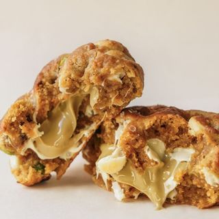 Pistachio and white chocolate cookie