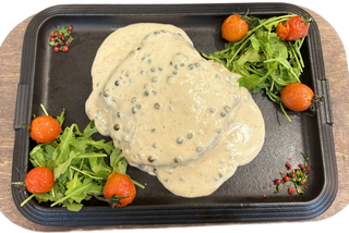 Mușchi de vită cu sos de piper verde