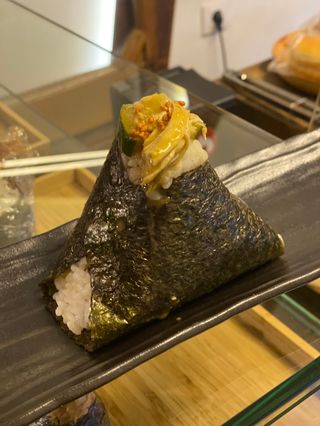 Onigiri De Curry Con Pollo