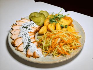 Обід з картопелькою та індичкою