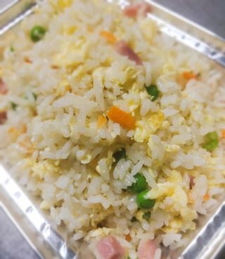 26. Arroz Frito Con Tres Delicias