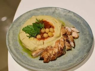 Хумус з куркою