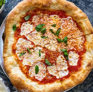 Pizza Salami Y Gorgonzola