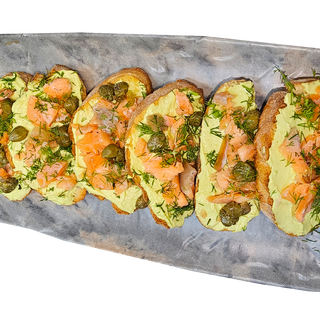 Брускети с авокадо мус и сьомга (6бр)