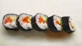 Futomaki sake, avocado e Philadelphia