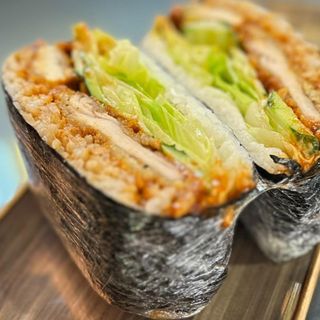 Онигиразу с тунцом 