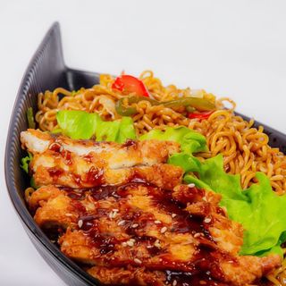 Yakisoba Con Pollo Karaage