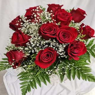 Ramo De Doce Rosas Rojas