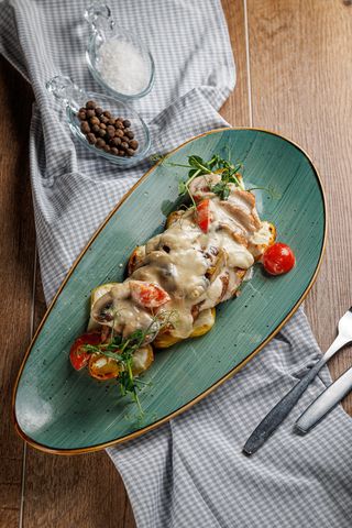 Куриная грудка под сливочным соусом (300г)