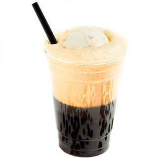 ცივი ყავა ნაყინით და შოკოლადით