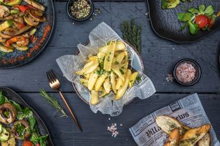 Cartofi pai cu patrunjel si parmezan