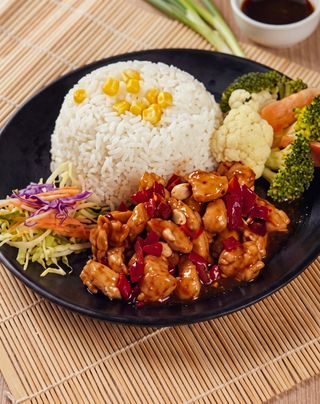 1021 Kung Pao pirinač sa piletinom 540g/宫保鸡丁盖饭