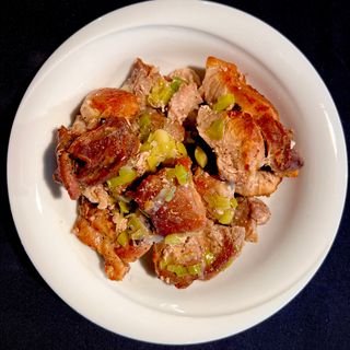 Свинско с праз, чушки и заквасена сметана (350г)