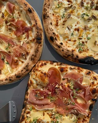 Pizza miesiąca GRUBE CIACHO WEGE Gruszkowa fantazja „Bianca” 34x24 cm