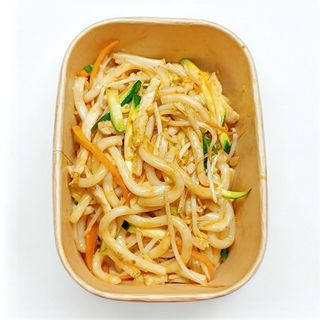 47. Udon saltati con carne e verdure