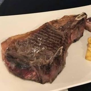 28. Chuletón De +- 1KG, Con Ensalada