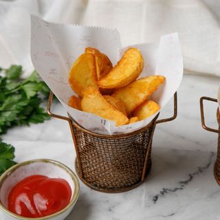 Картоп сыналары +ірімшік соусы/Картофельные дольки с сырным соусом