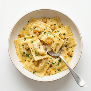 Raviolis De Pera Amb Salsa 3 Formatges