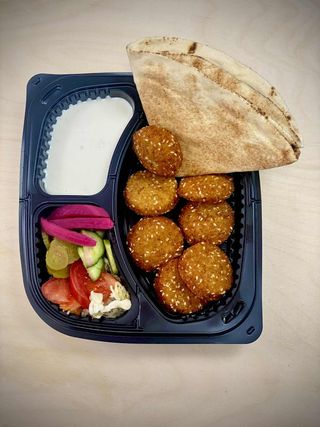 Фалафел порция с арабски хляб