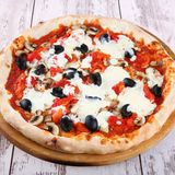 Pizza de post cu ardei copt și tofu