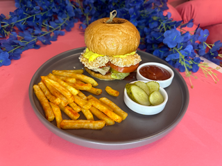 Бургер з тигровими креветками