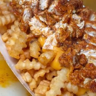 Patatas Chicken(Patata fritas y pollo)